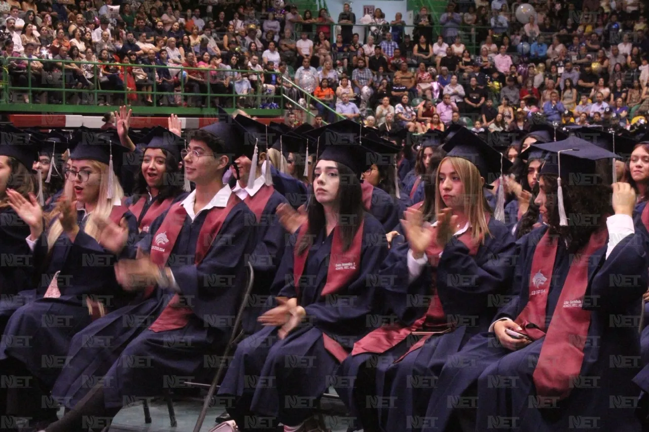Orgullo estudiantil: egresan 821 jóvenes del Cbtis 114