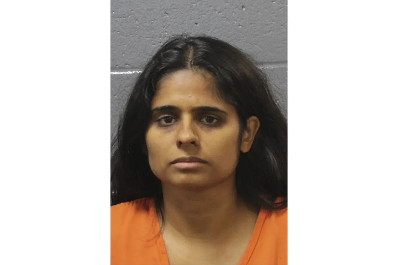 Arrestan a pediatra acusada de matar a su hija y huir de Florida