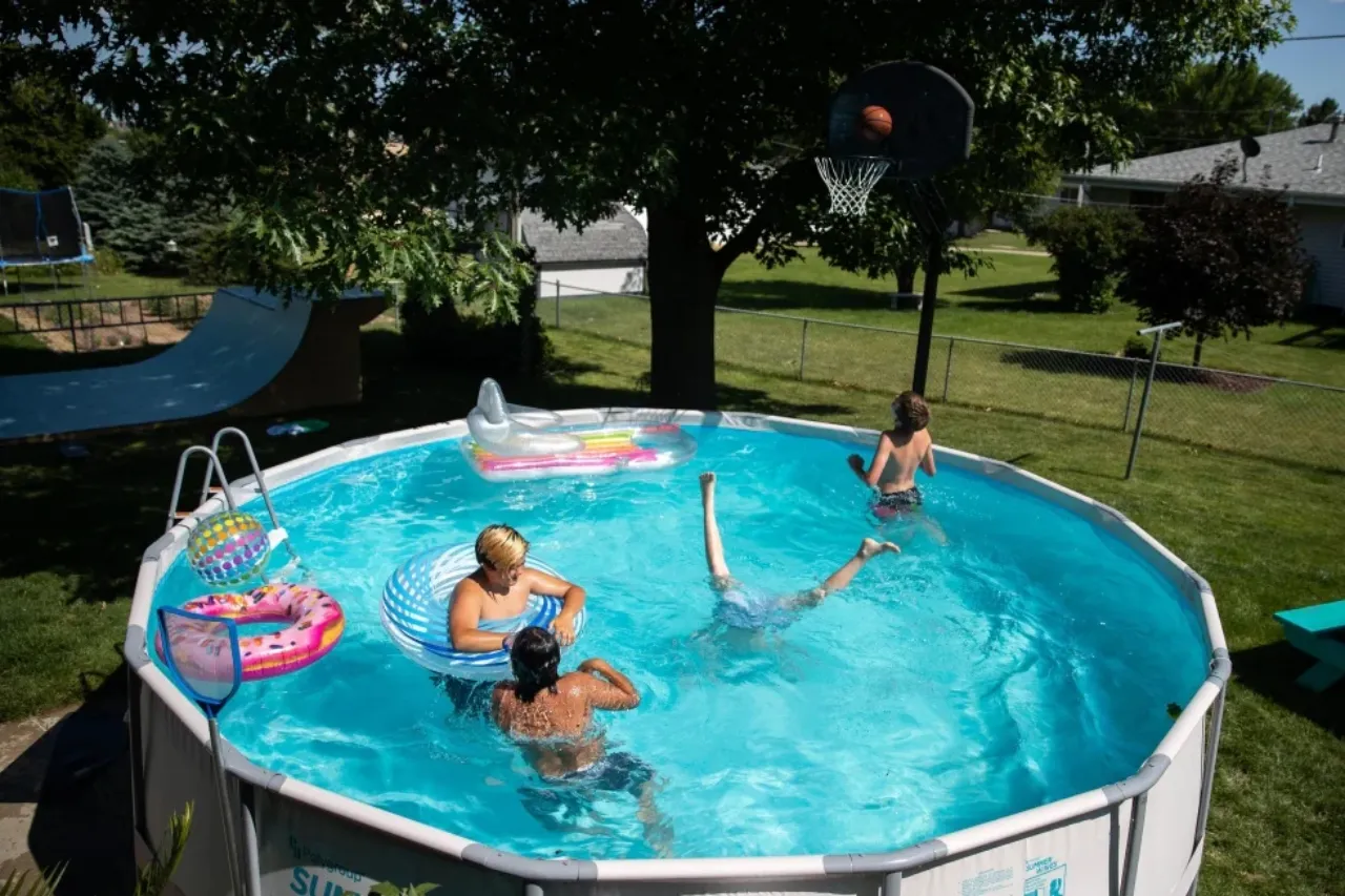 Organizar una fiesta en la piscina el 4 de julio puede costar menos este año