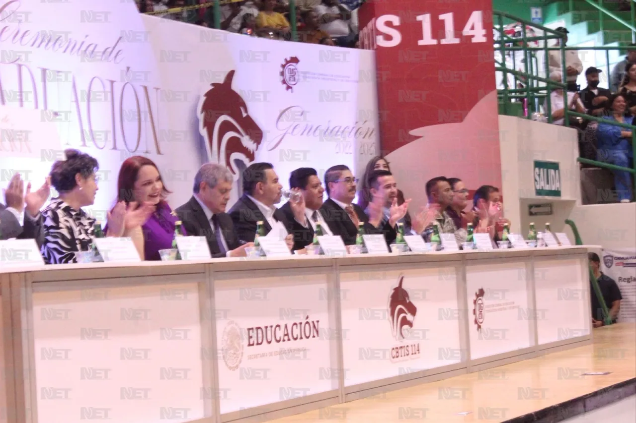 Orgullo estudiantil: egresan 821 jóvenes del Cbtis 114