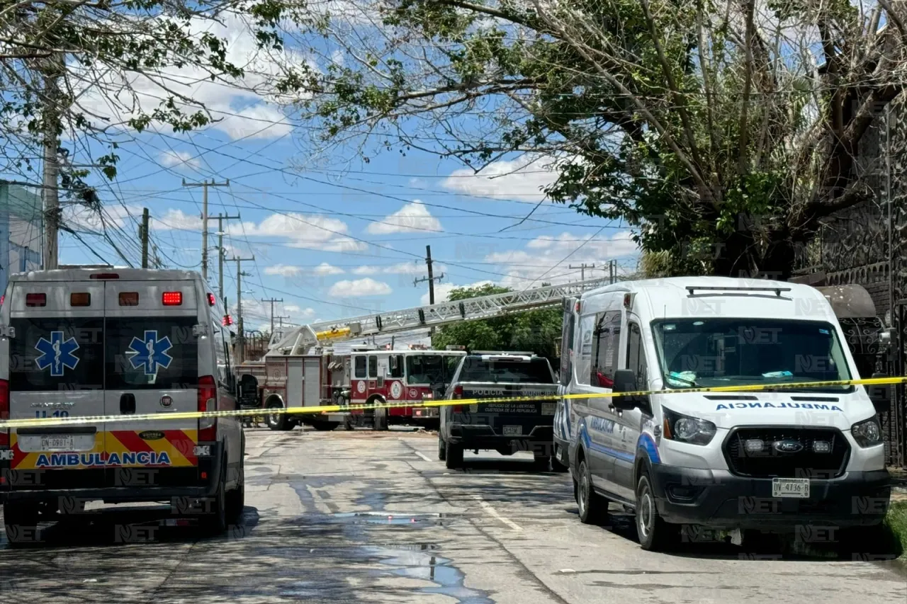 Se derrumba casa de 2 pisos en la Partido Escobedo; hombre queda atrapado