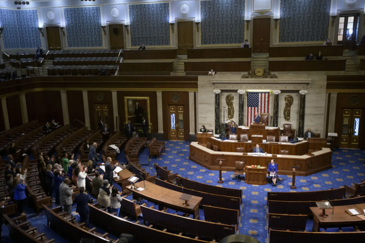 Aprueban Representantes ley de impuestos de Trump y la envía para su firma
