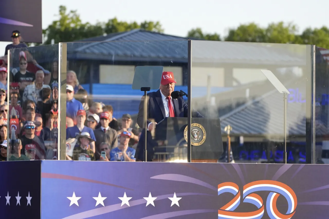 Trump inicia en Iowa un año de celebraciones por el 250mo aniversario de EU