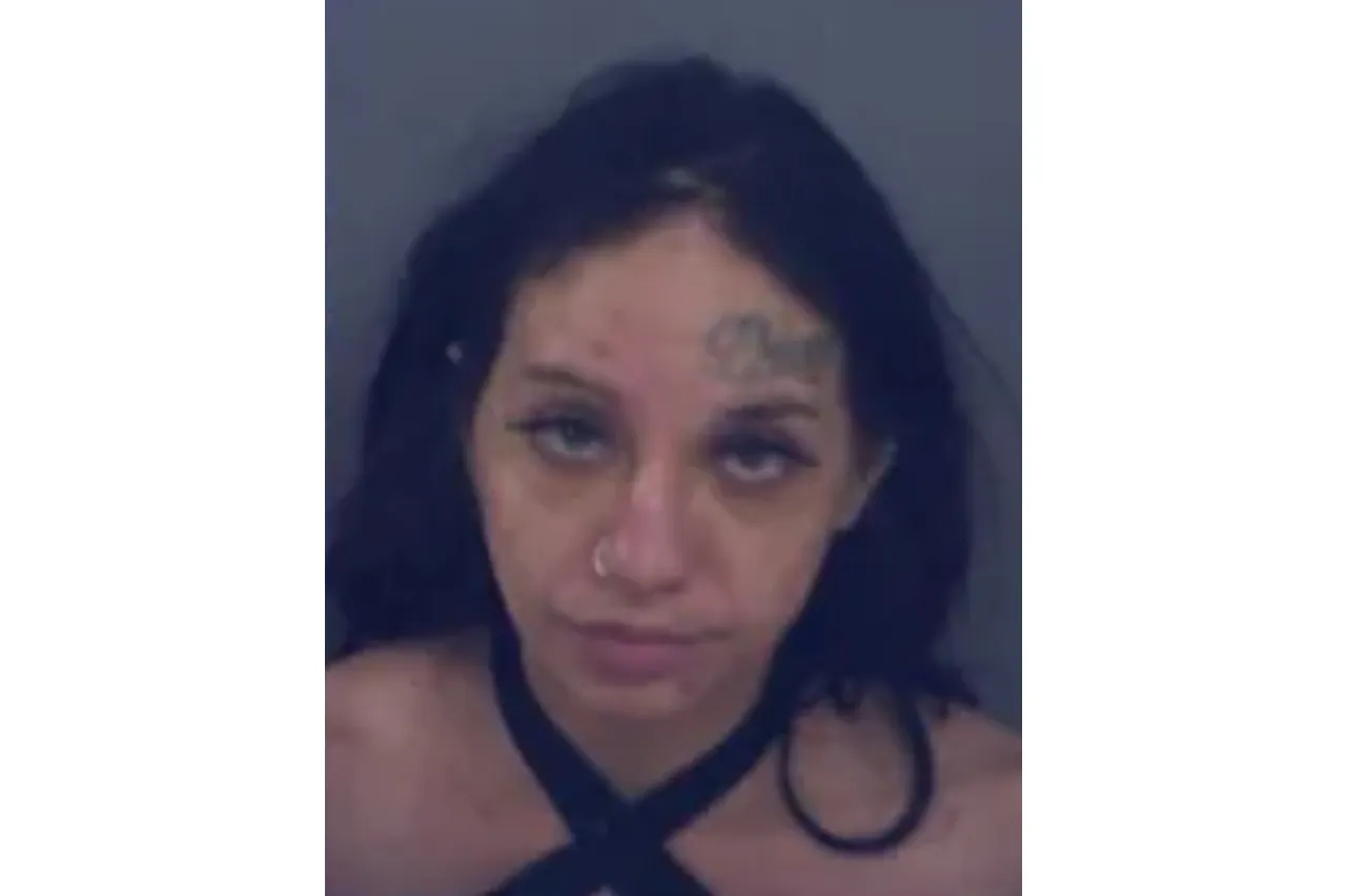 Cae mujer por múltiples órdenes de arresto en El Paso