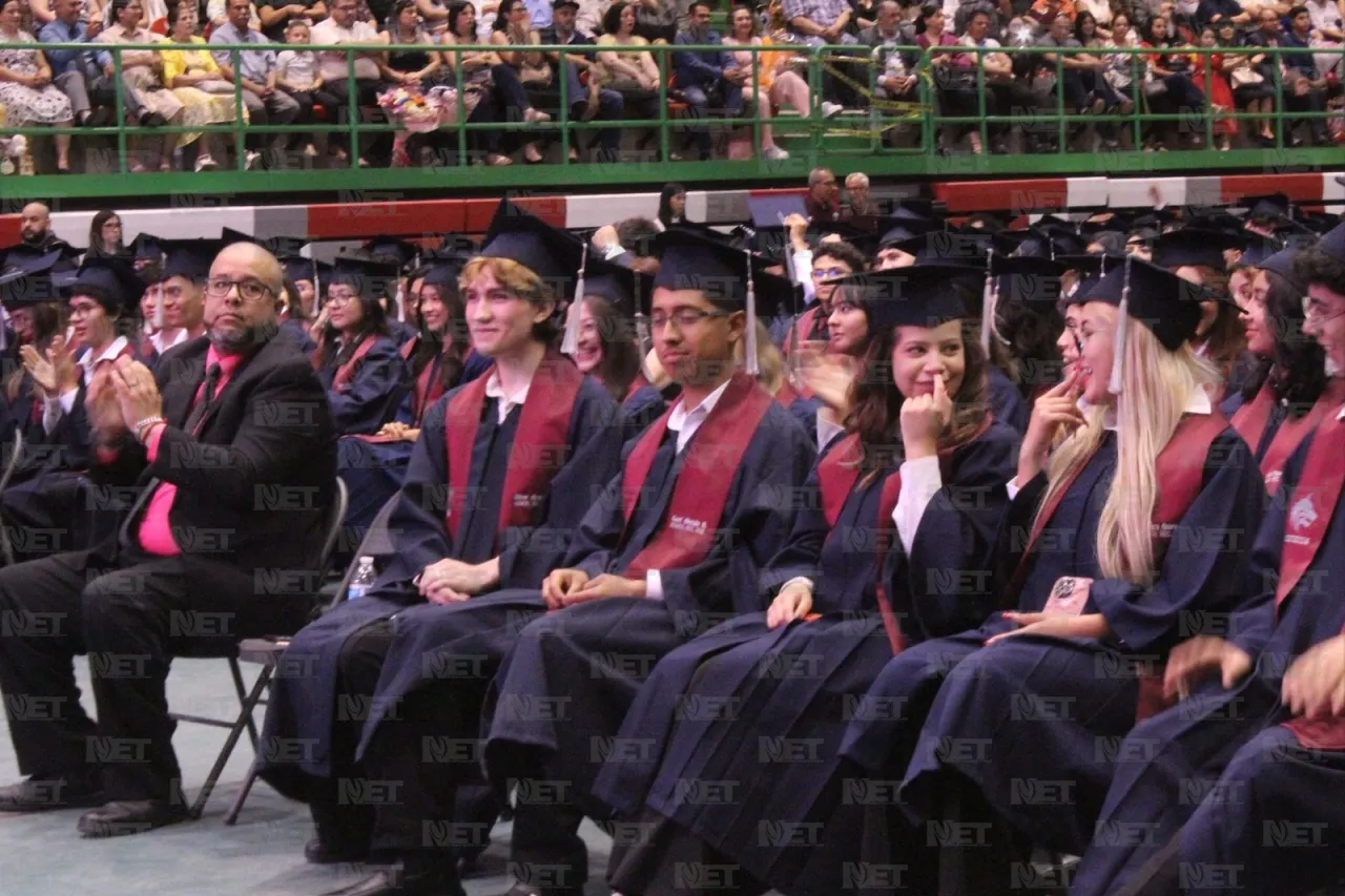 Orgullo estudiantil: egresan 821 jóvenes del Cbtis 114