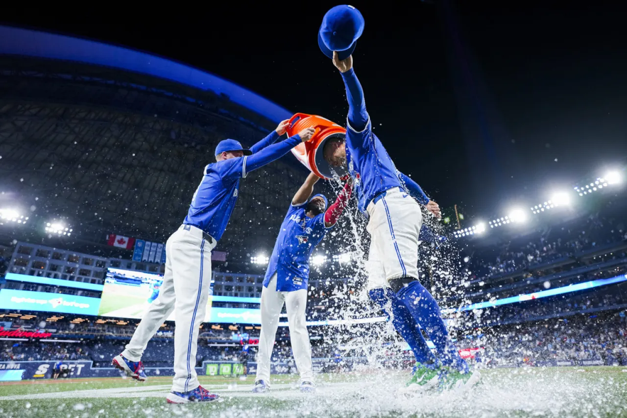 Azulejos barren a Yankees y lideran el Este de la Liga Americana