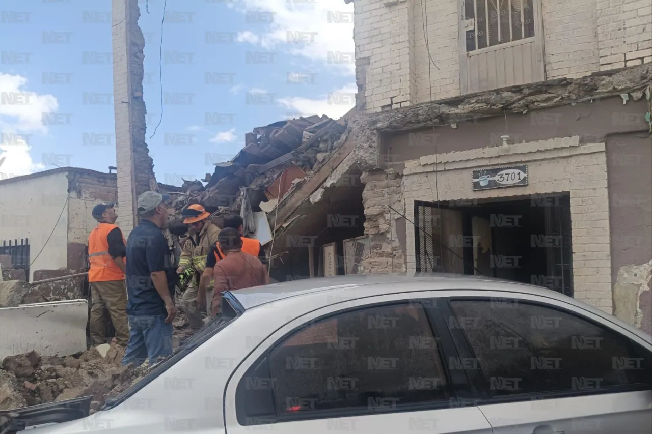 Se derrumba casa de 2 pisos en la Partido Escobedo; hombre queda atrapado