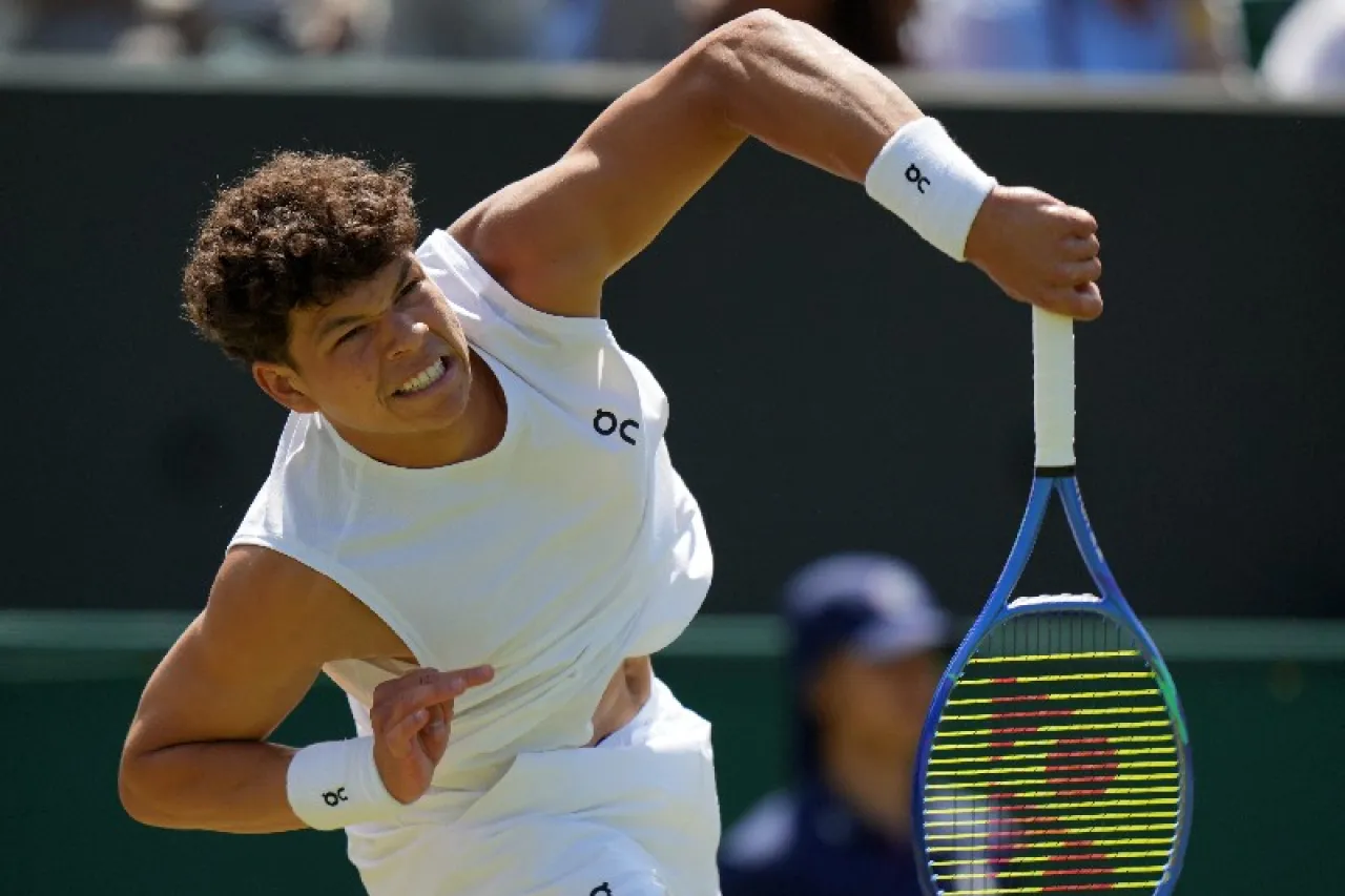 Ben Shelton liquida partido suspendido en 4 minutos para avanzar en Wimbledon