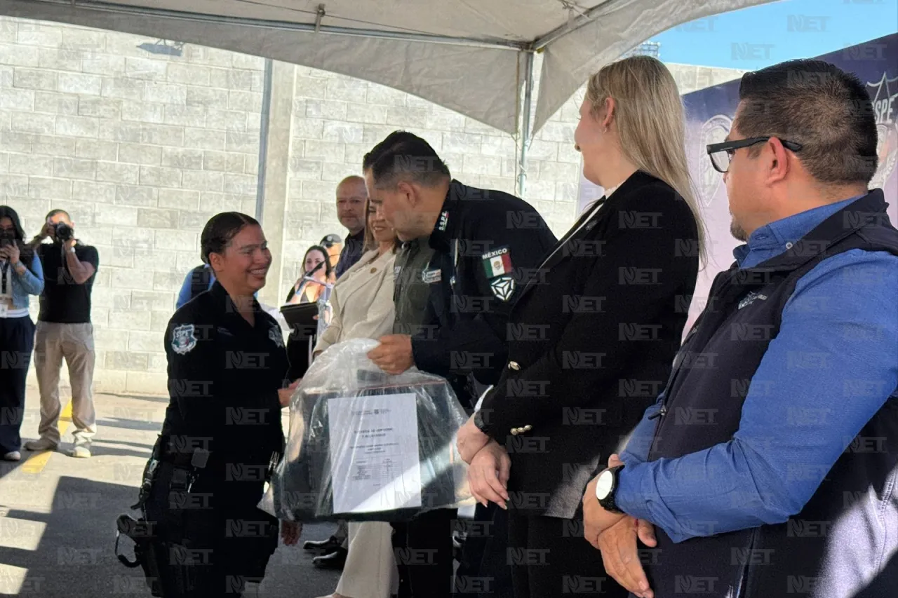 Entregan uniformes y equipo táctico a policías estatales en Juárez
