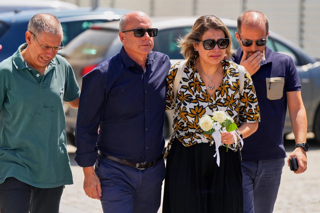 Familia de Diogo Jota y de su hermano asiste a funeral tras accidente fatal