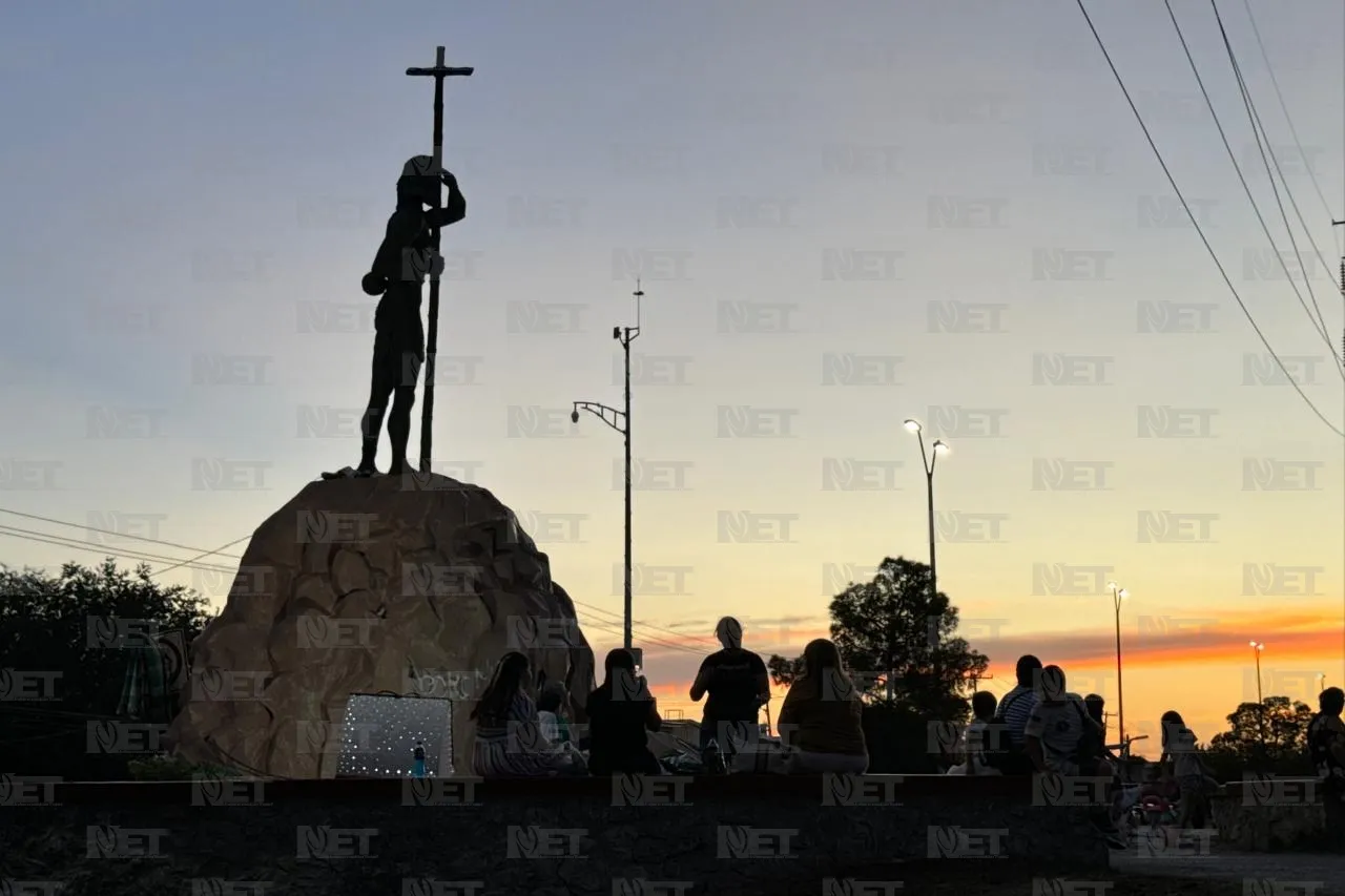 Juarenses se reúnen para observar los fuegos artificiales del 4 de Julio