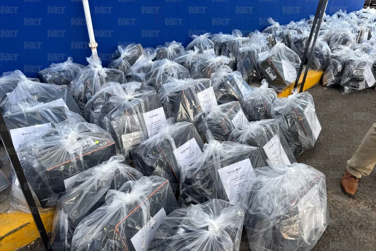 Entregan uniformes y equipo táctico a policías estatales en Juárez