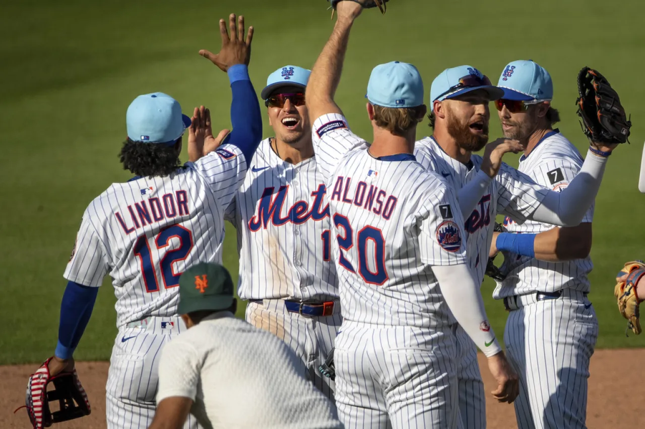Vencen Mets a Yankees