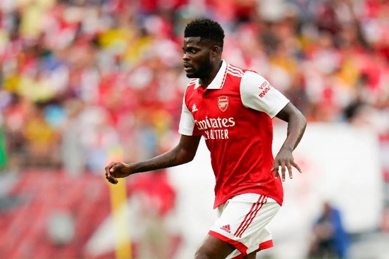 Acusan a exjugador del Arsenal de violación