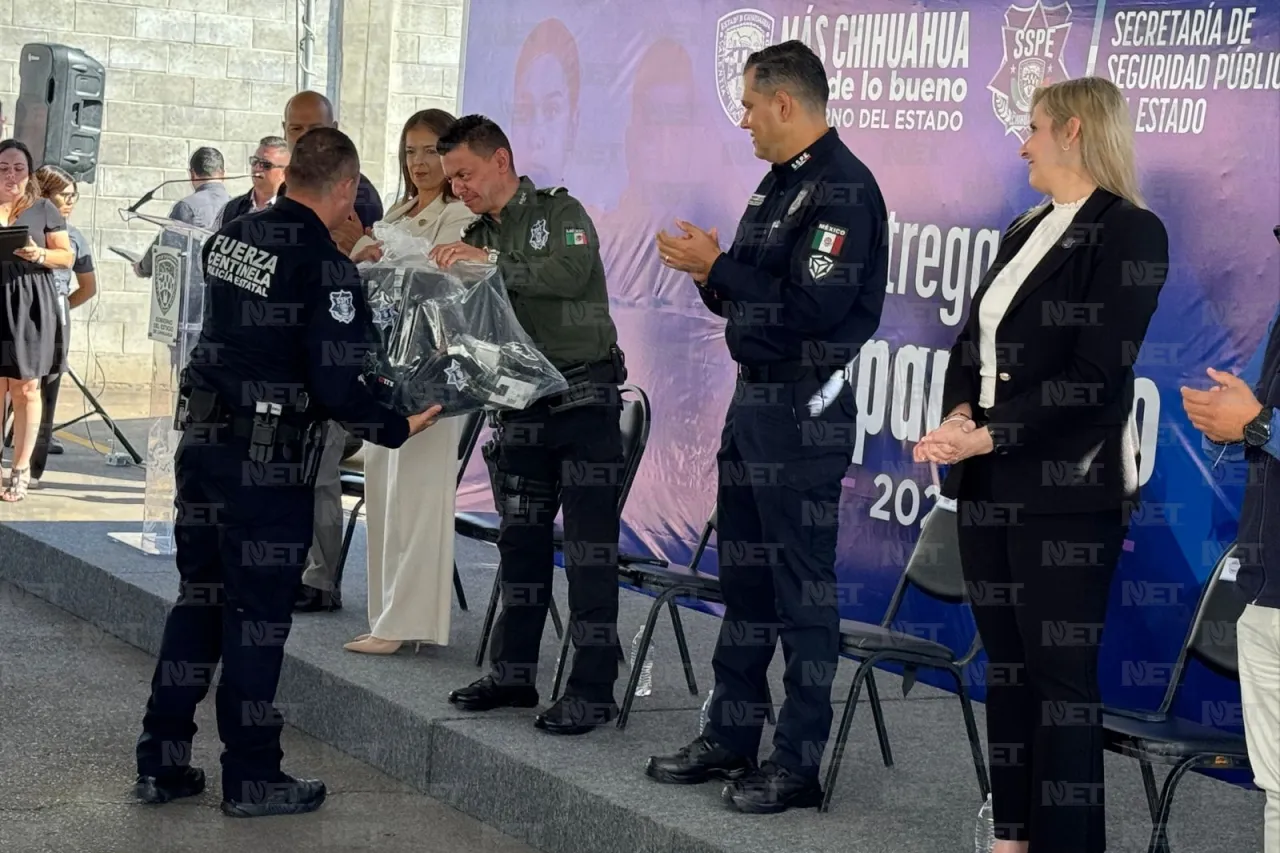 Entregan uniformes y equipo táctico a policías estatales en Juárez