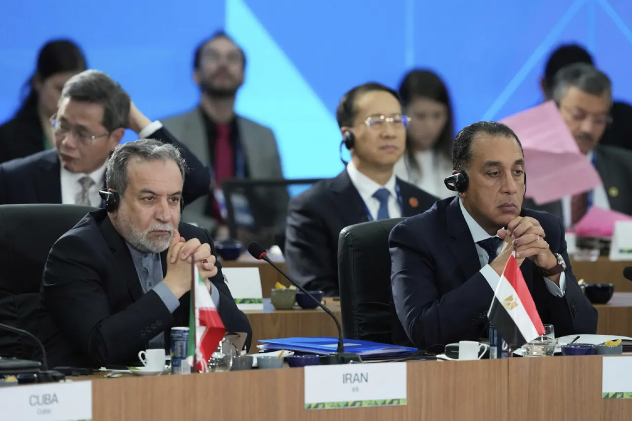 Bloque Brics condena alza de aranceles
