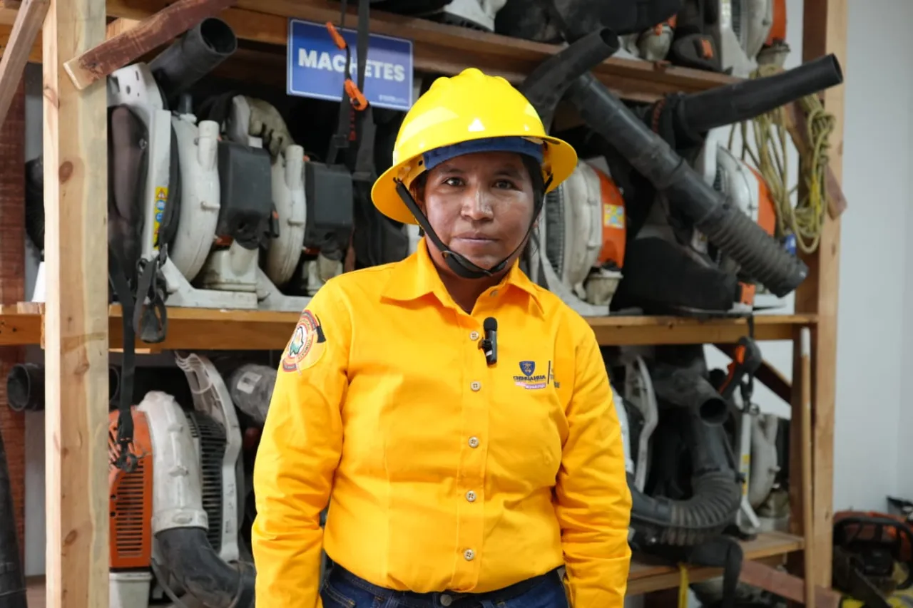 Mujeres brigadistas arriesgan su vida por los bosques de Chihuahua
