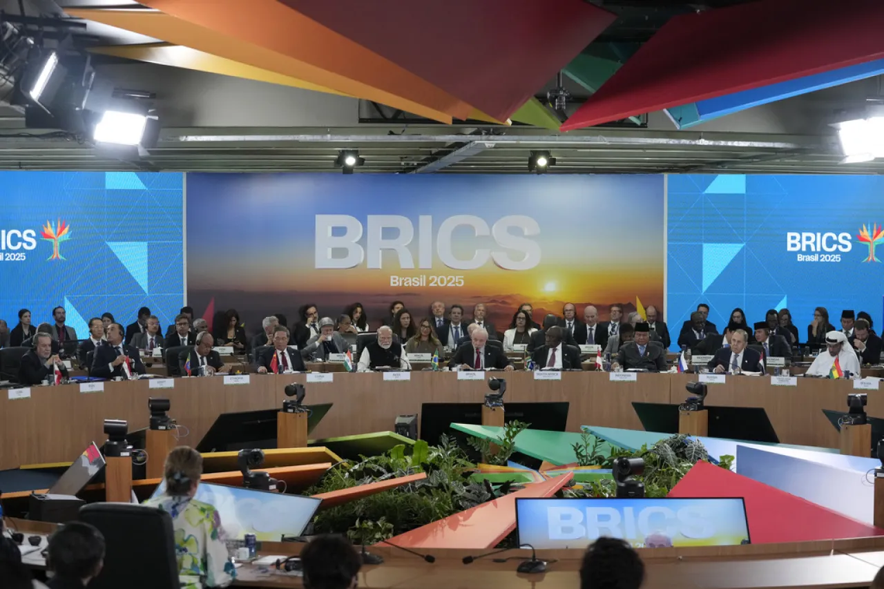 Bloque Brics condena alza de aranceles