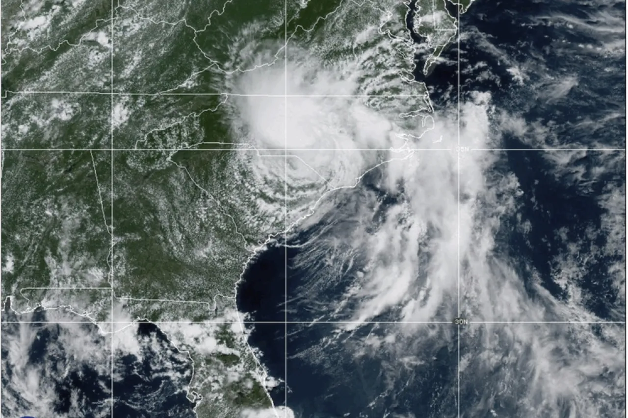 Chantal baja a depresión tropical pero siguen riesgos de inundaciones