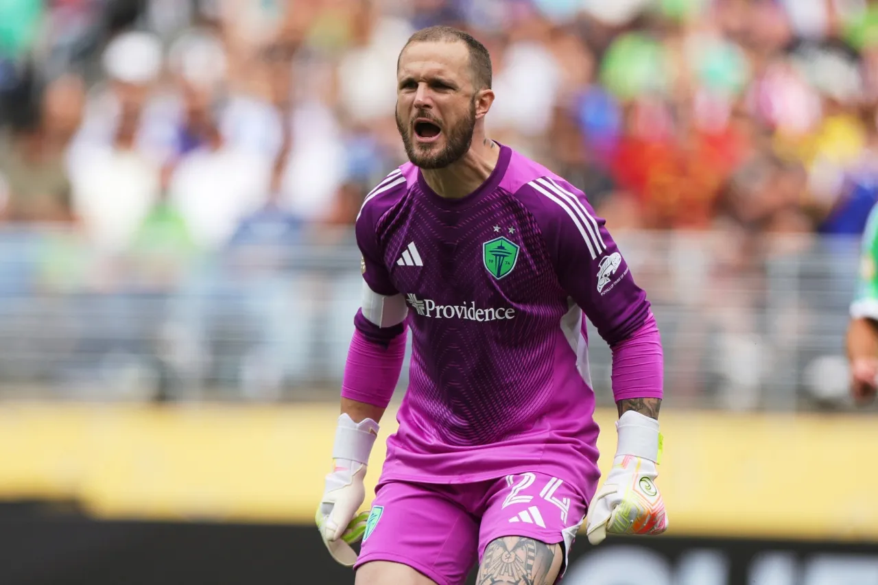 Portero del Sounders está bien y en su casa tras salir en ambulancia del partido