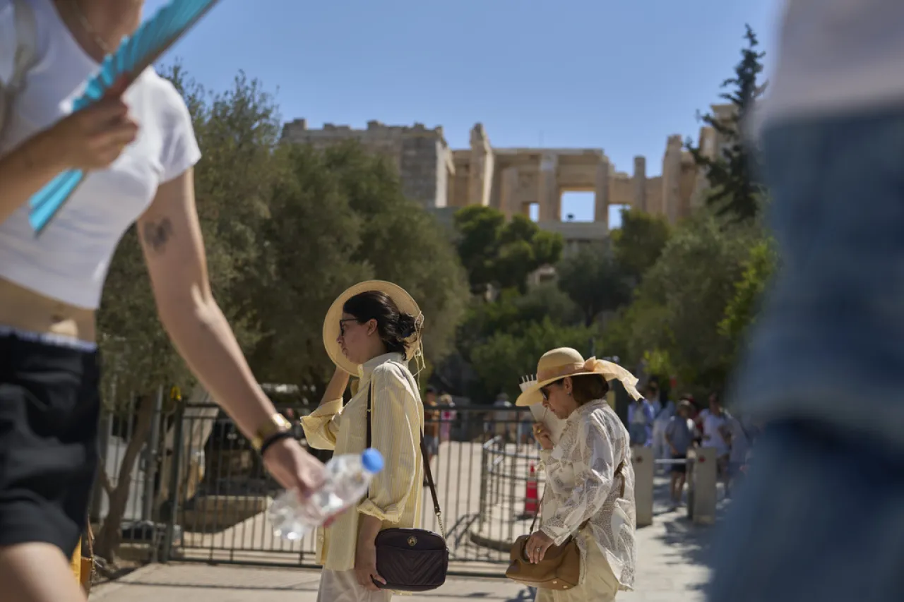Grecia cierra la Acrópolis por altas temperaturas