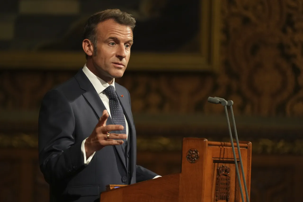Macron insta a Reino Unido a mantenerse cerca de Europa a pesar del Brexit