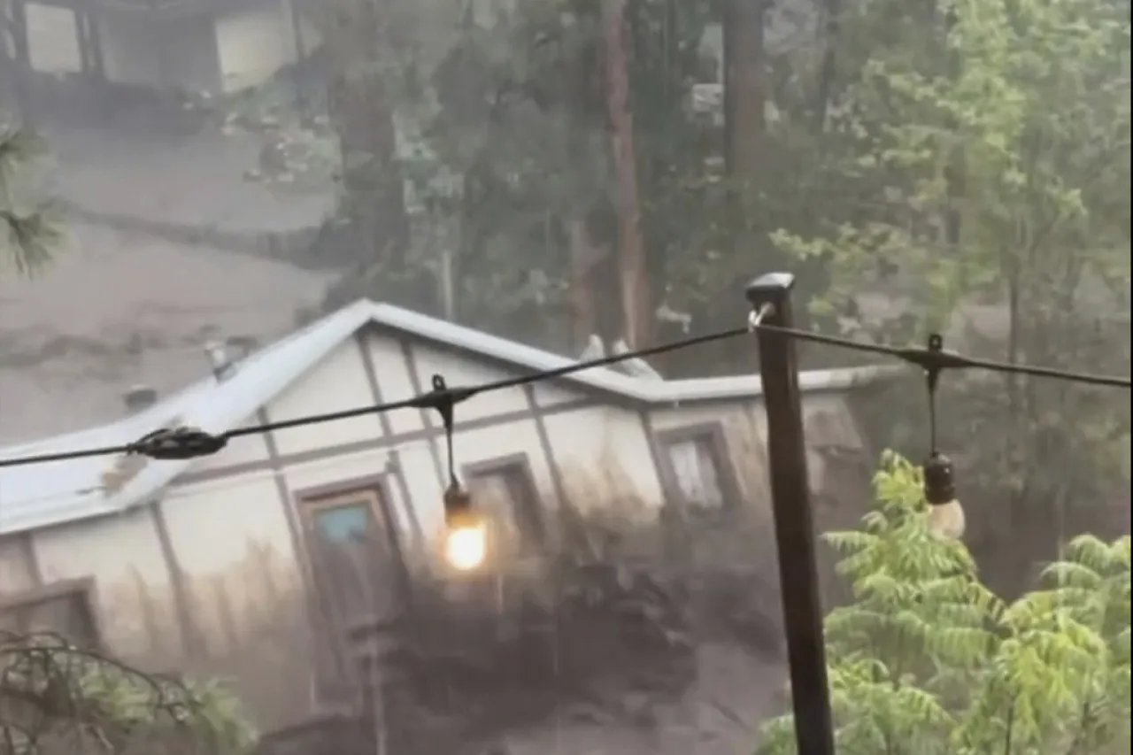 Hay 3 desaparecidos por inundaciones en Ruidoso, NM