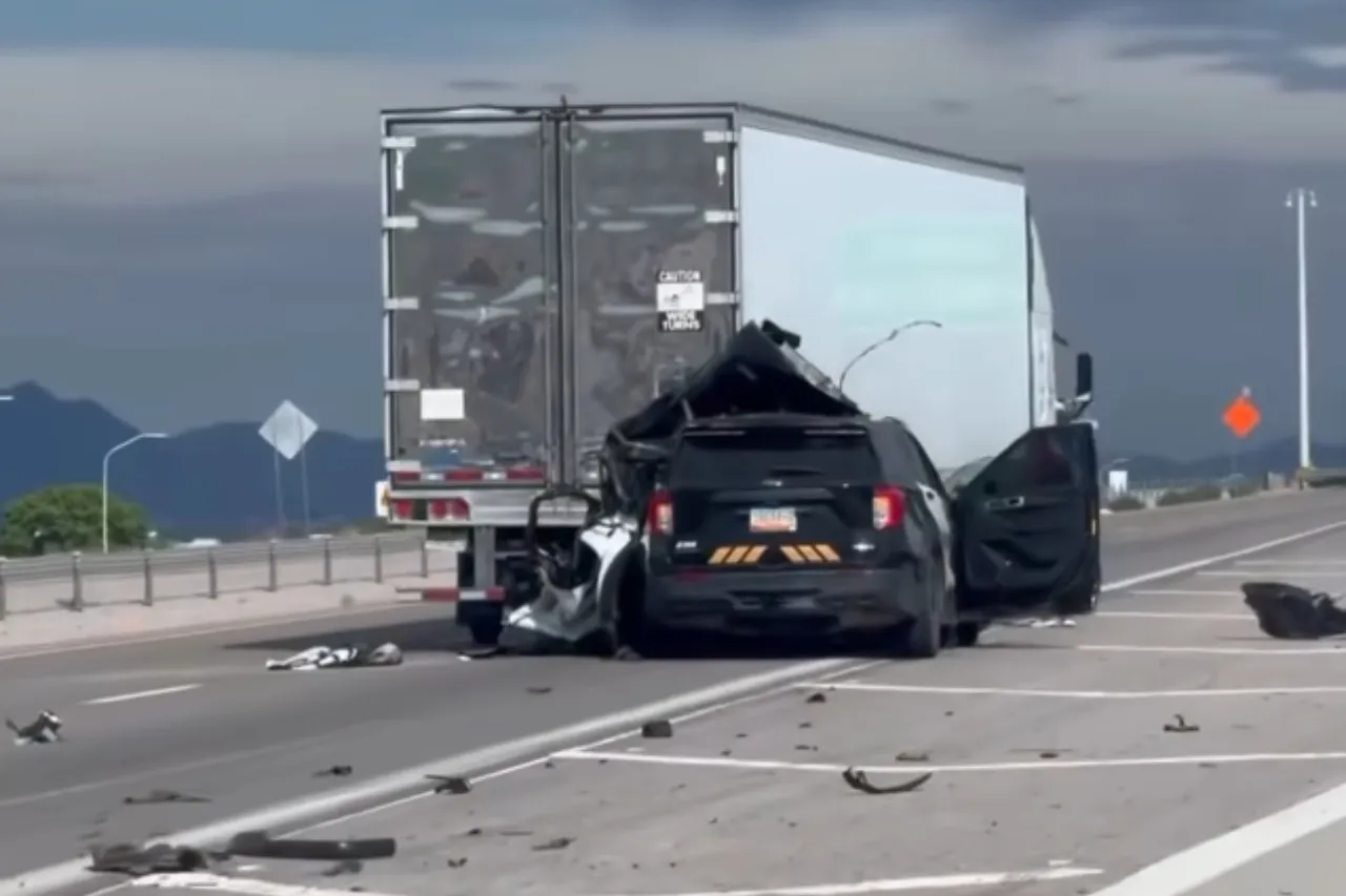 Policía queda grave tras chocar contra tráiler en la I-10