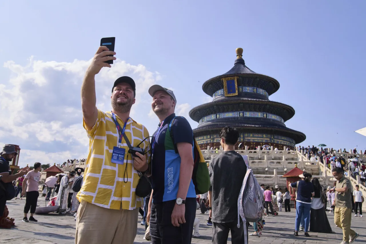 China amplía la entrada sin visa a más de 70 países para atraer turistas