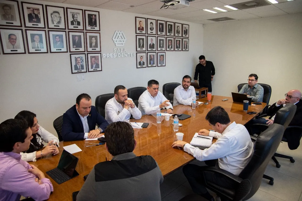 Analizan diputados y empresarios iniciativa para eliminar legisladores 'pluris'