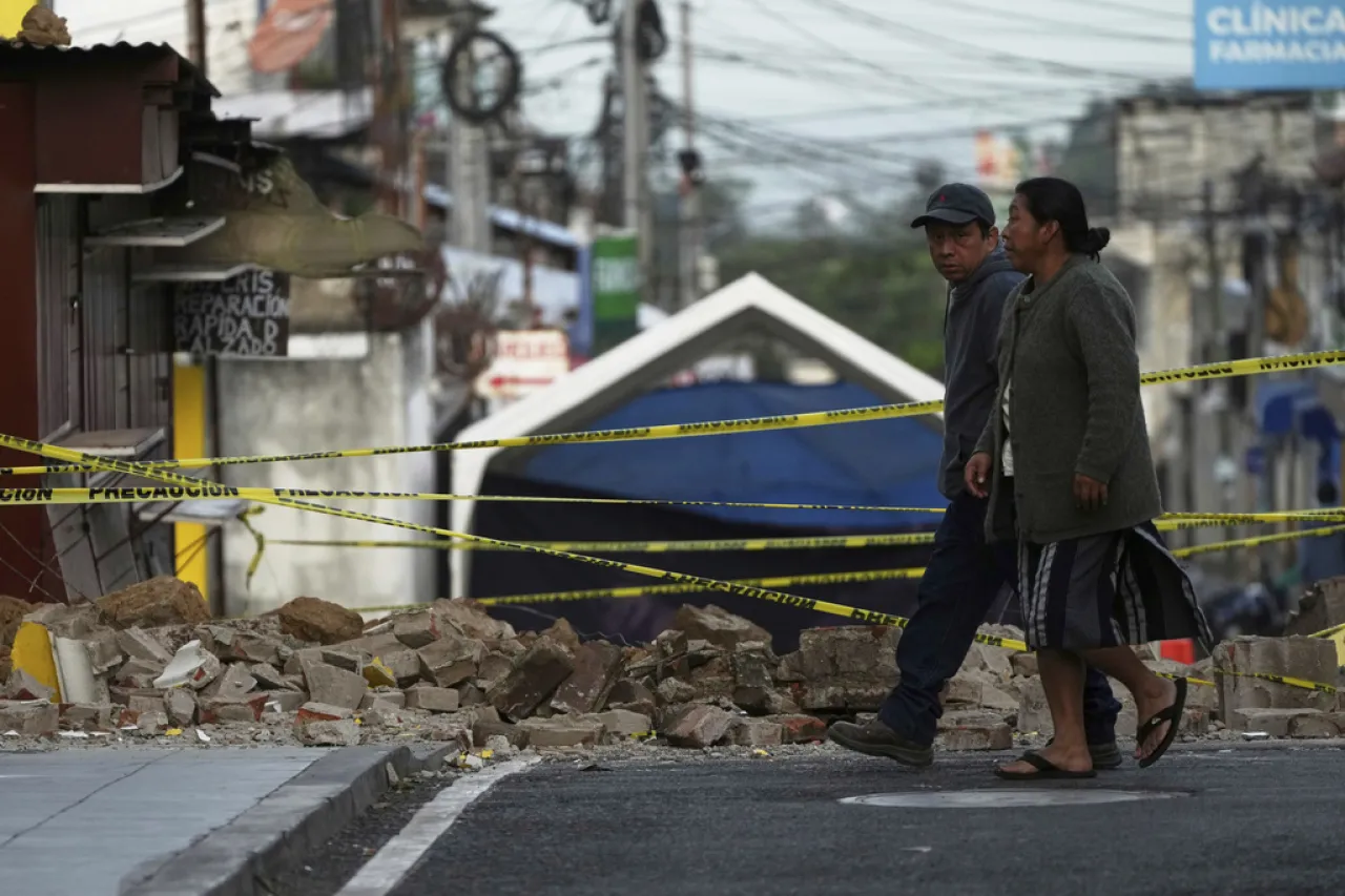 Cinco muertos y temor dejan en Guatemala más de 190 sismos