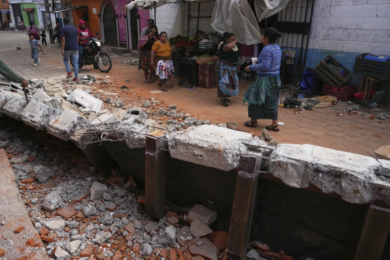 Cinco muertos y temor dejan en Guatemala más de 190 sismos