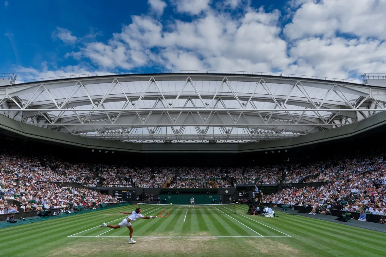 Wimbledon multa a jugadores por insultos, berrinches y conducta antideportiva