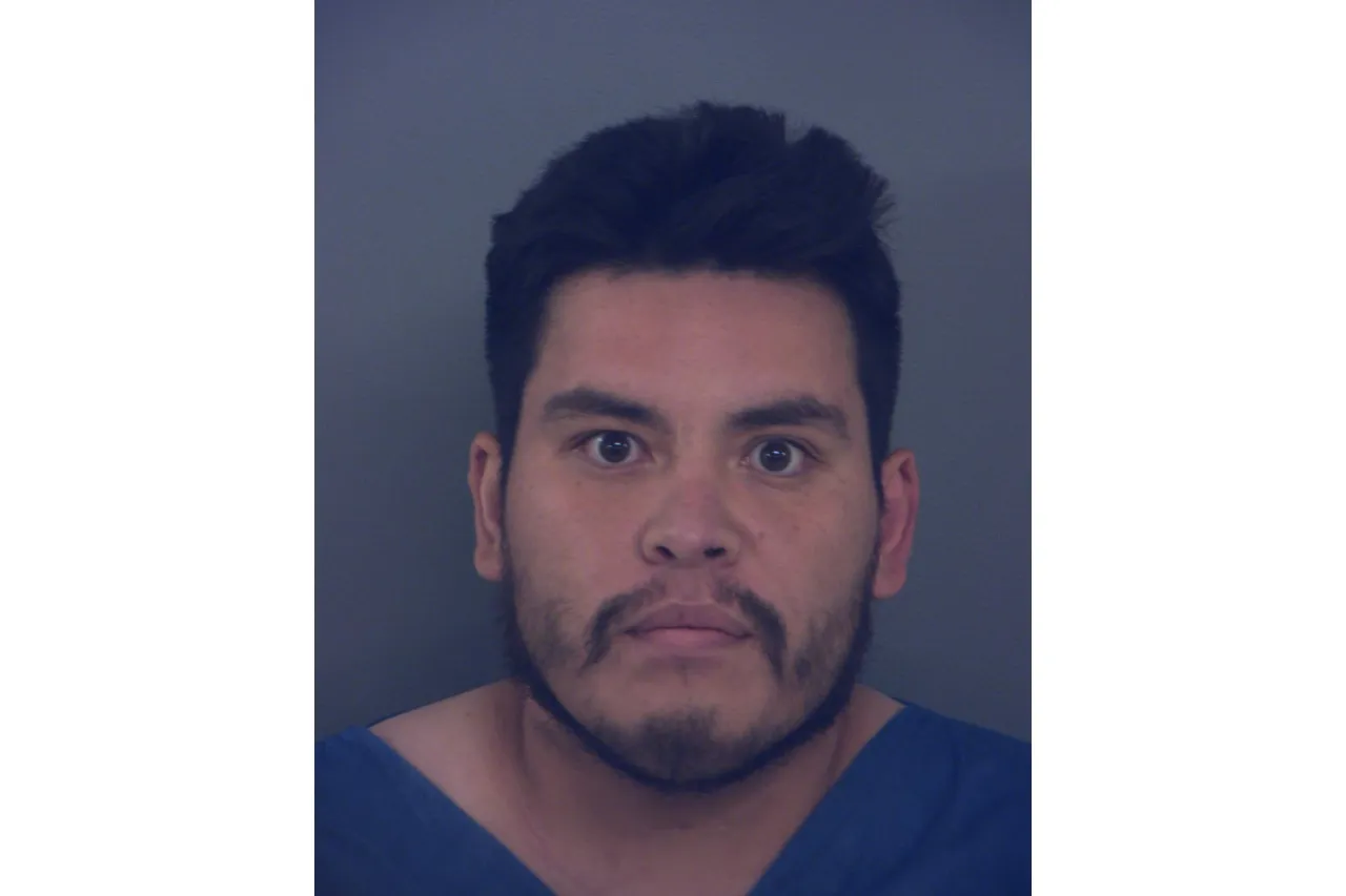 El Paso: Presentan a hombre que fue baleado por policía que atendió reporte