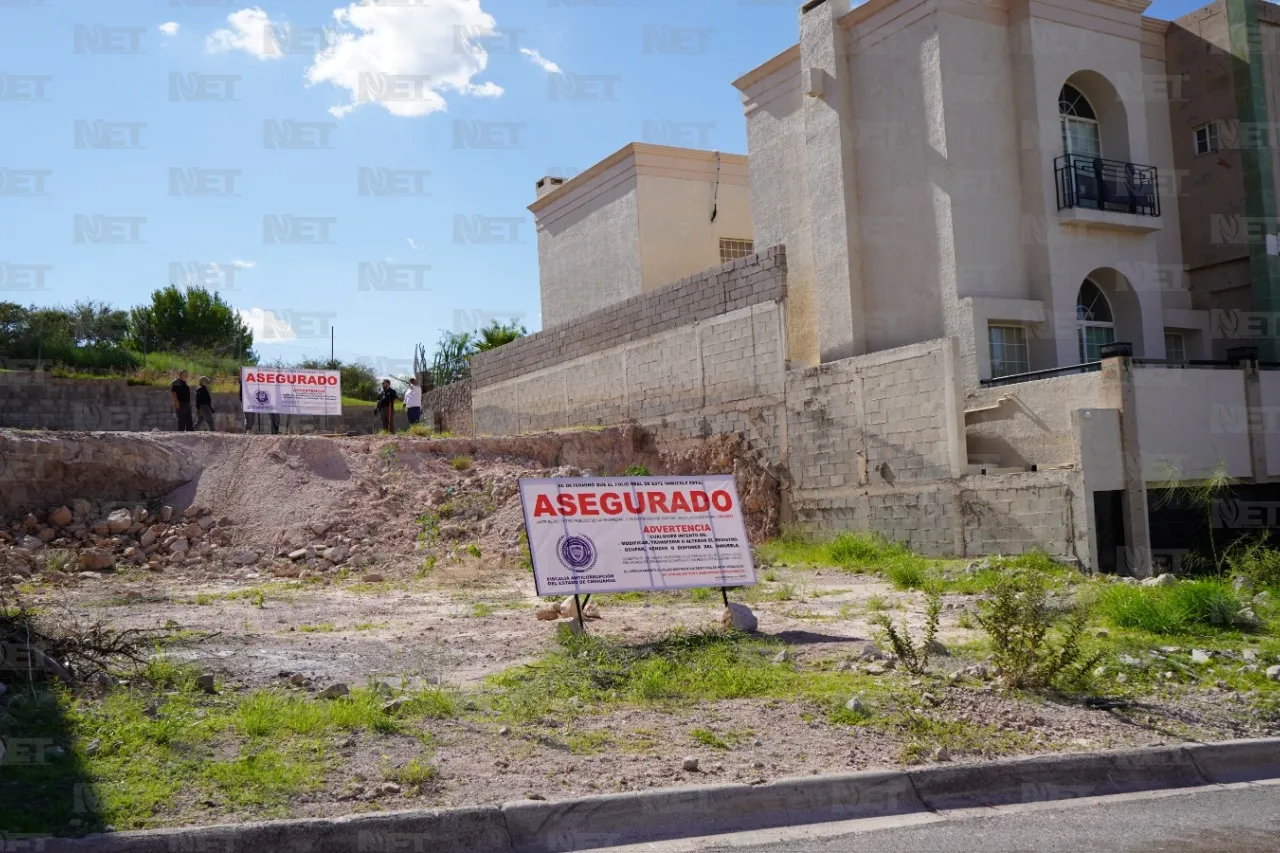 Aseguran 2 propiedades de exfuncionario de Javier Corral
