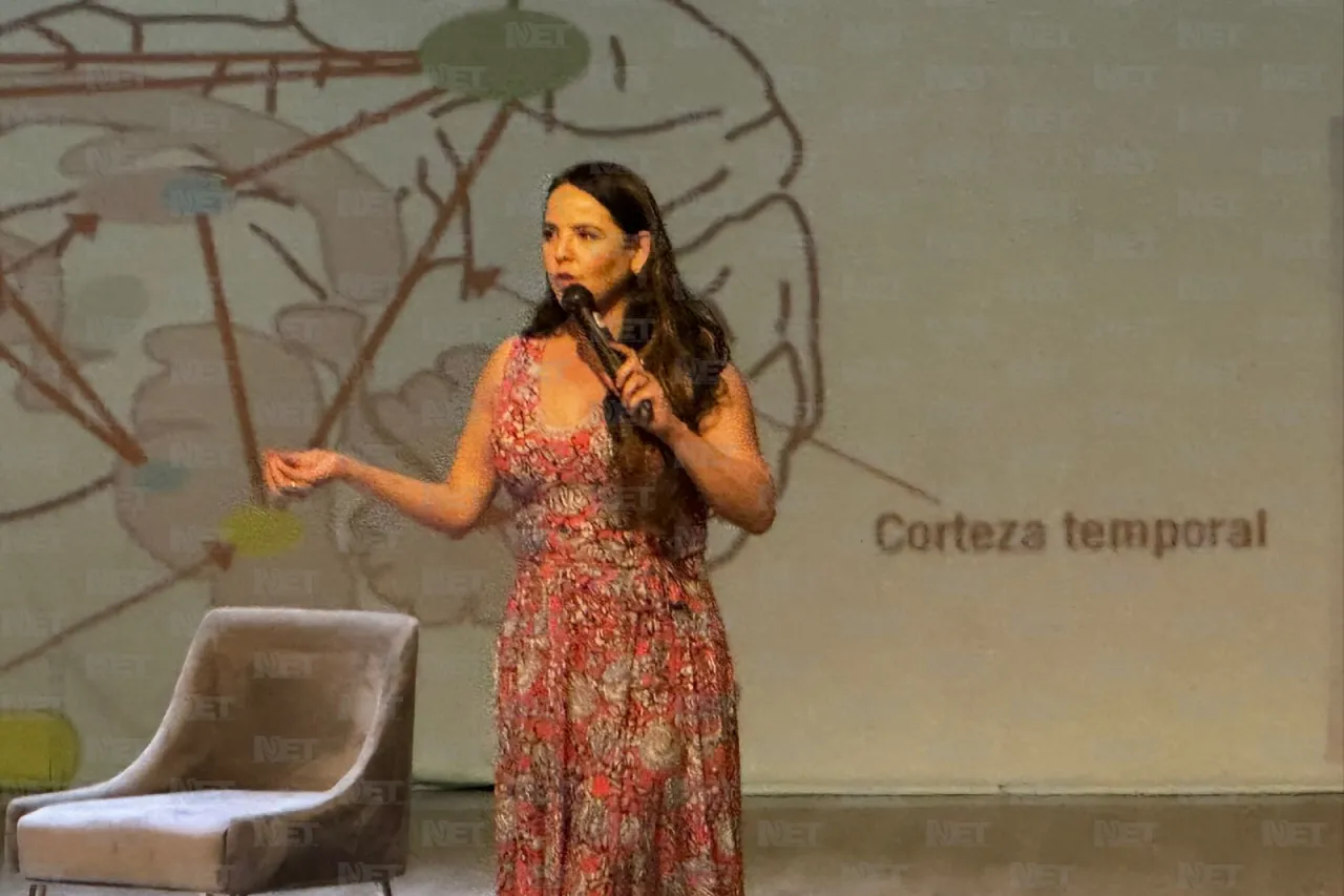 Dan plática del TDAH: acuden alcalde y directora del DIF
