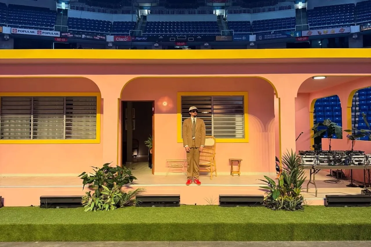 Bad Bunny presenta el escenario de su residencia en Puerto Rico