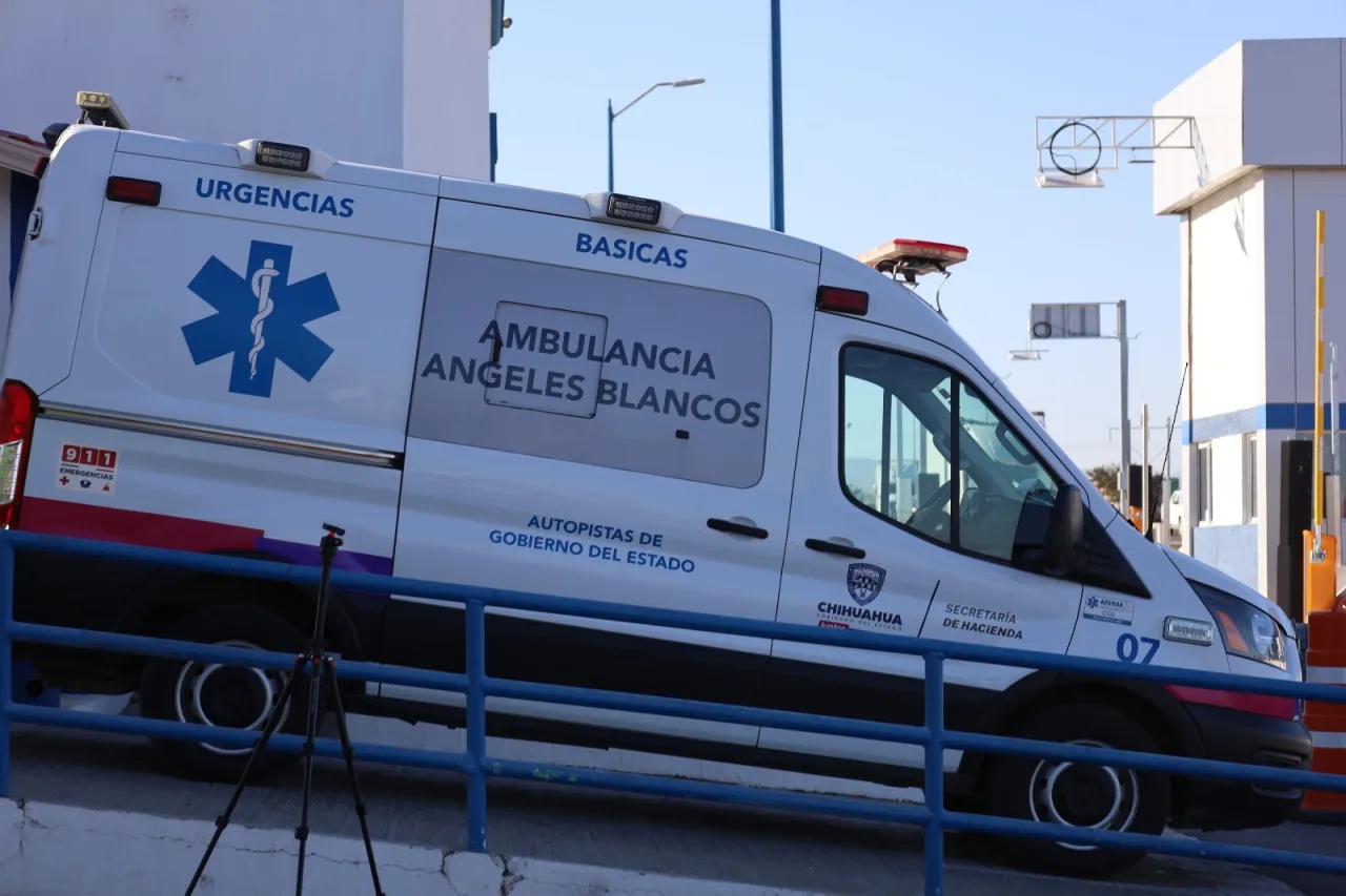 Ángeles Blancos brindan atención médica en casetas de Chihuahua