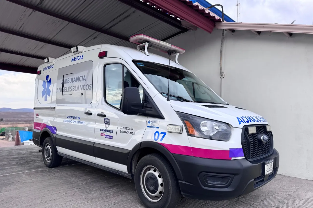 Ángeles Blancos brindan atención médica en casetas de Chihuahua