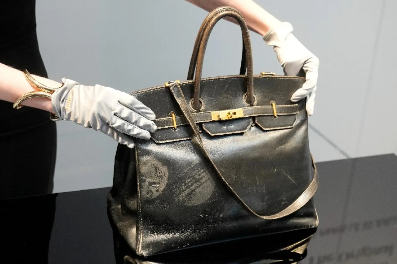 Subastan primera bolsa de Birkin en 7 millones de euros