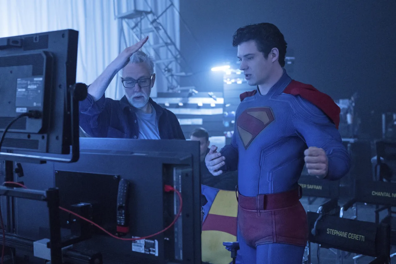 'Superman' lleva un mensaje de esperanza a un mundo cínico, revela su director
