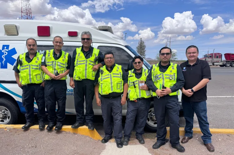 Ángeles Blancos brindan atención médica en casetas de Chihuahua