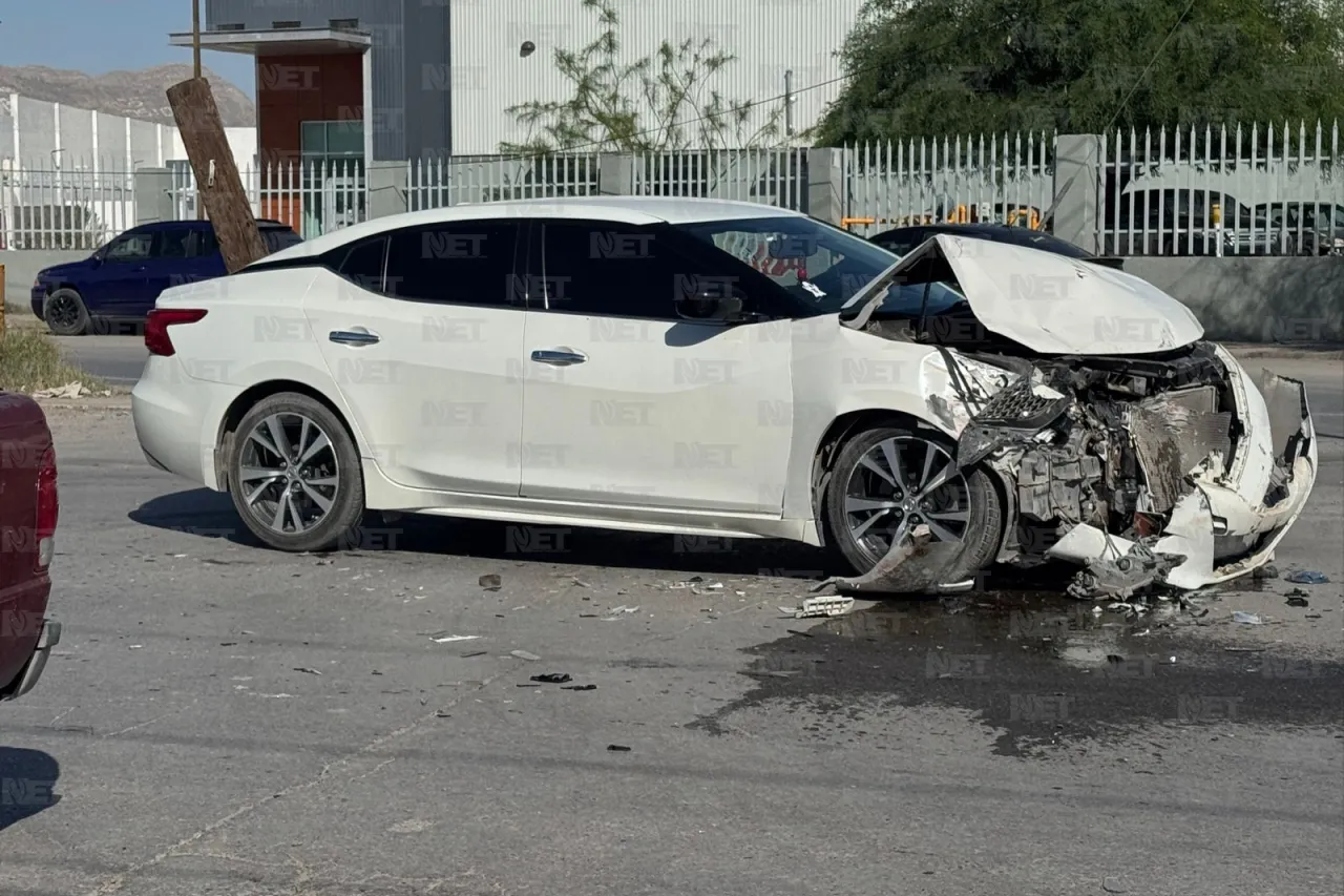 Accidente vial en la Adolfo López Mateos complica el tráfico