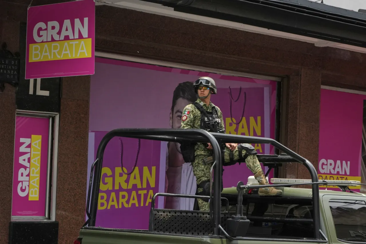 La extorsión va al alza en México asfixiando a tiendas y empresas