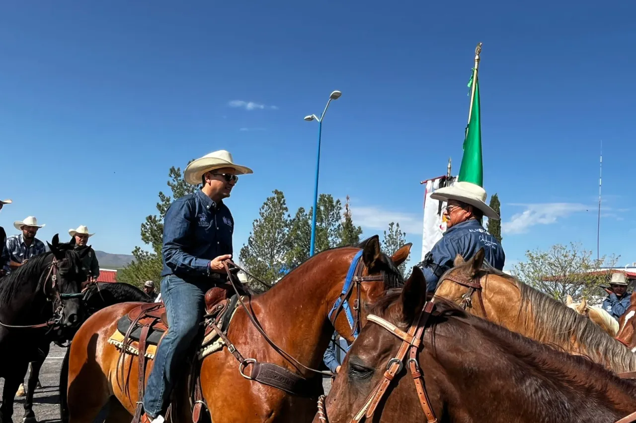 Recibe Bonilla Cabalgata Villista procedente de Juárez