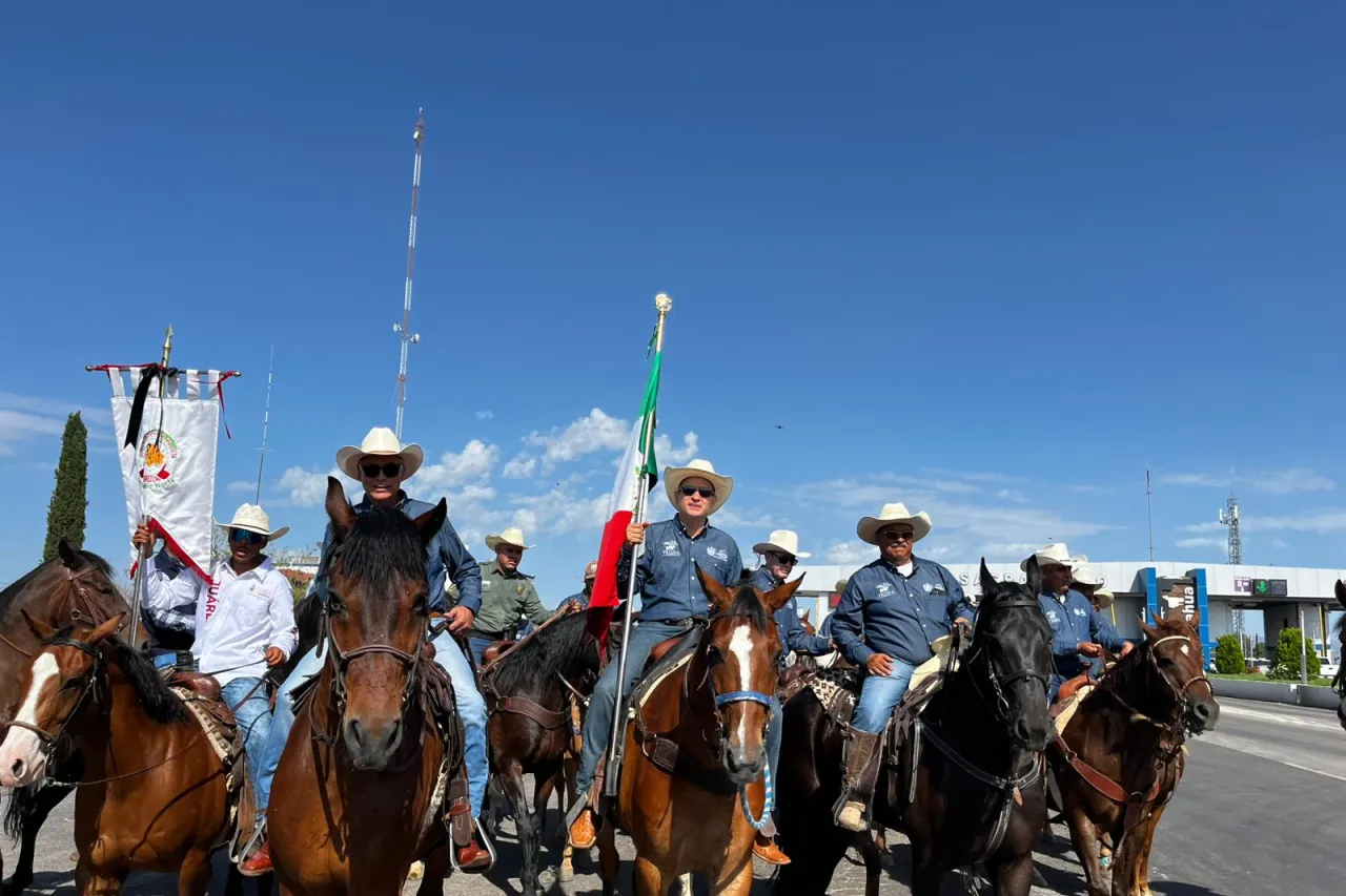 Recibe Bonilla Cabalgata Villista procedente de Juárez