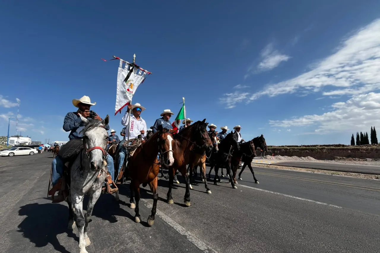 Recibe Bonilla Cabalgata Villista procedente de Juárez