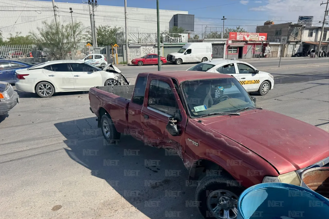 Accidente vial en la Adolfo López Mateos complica el tráfico