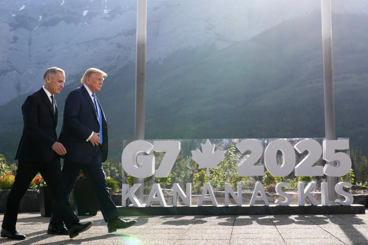 Planea Trump incrementar los aranceles a productos canadienses al 35%