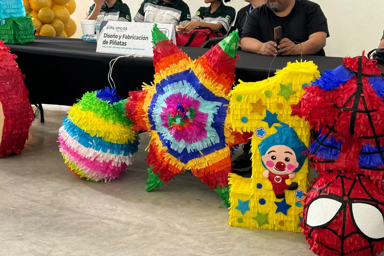Celebra UTCJ fin de cursos de artes y oficios